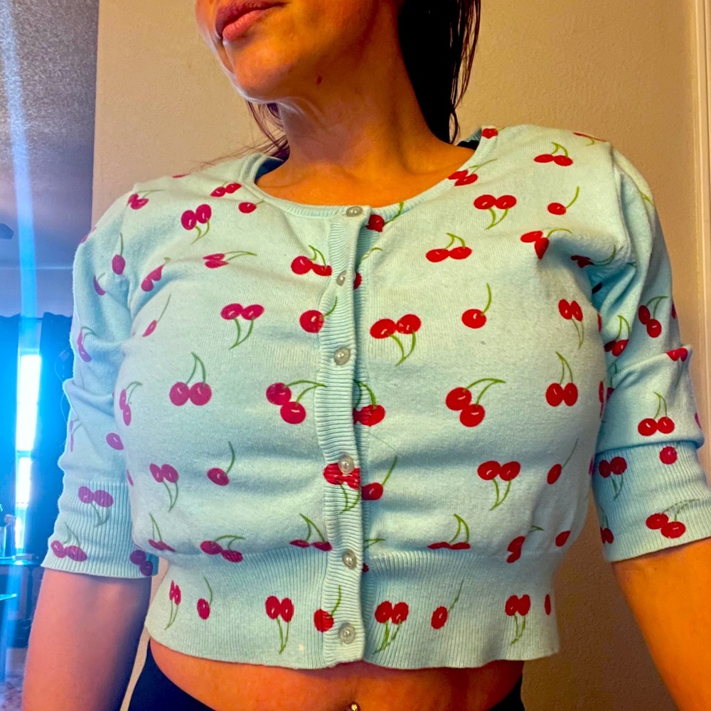 Pin-up style Shrug